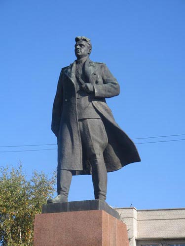 Памятник дважды Герою Советского Союза генералу армии И.Д ...
 Черняховский Памятник