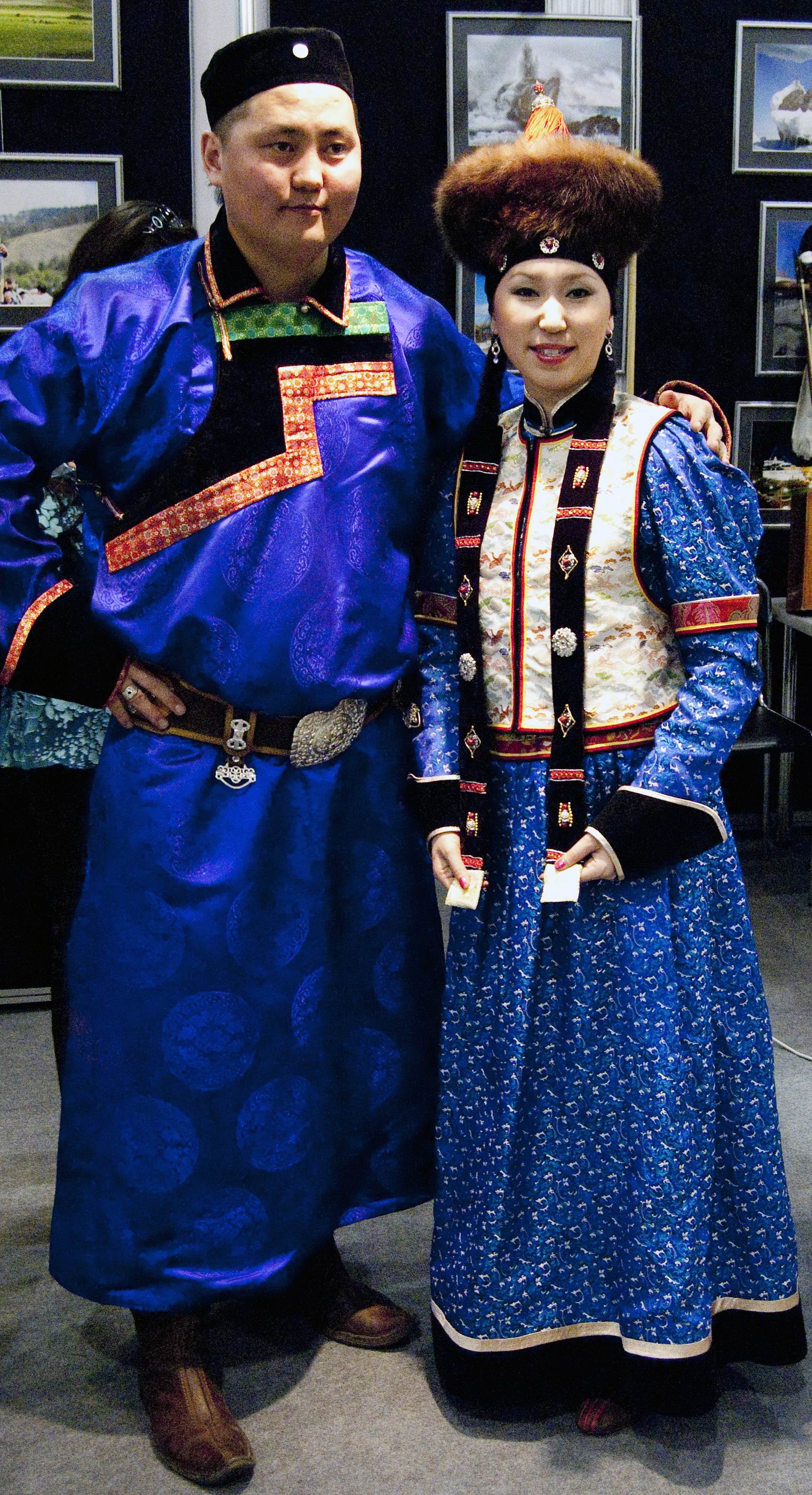 Бурятский женский национальный костюм
