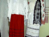 Национальные платья кубанской и линейной казачек.