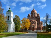 Вид на Владимирский собор Спасо-Бородинского монастыря. Здесь расположены 4 из 5 экспозиции музея.