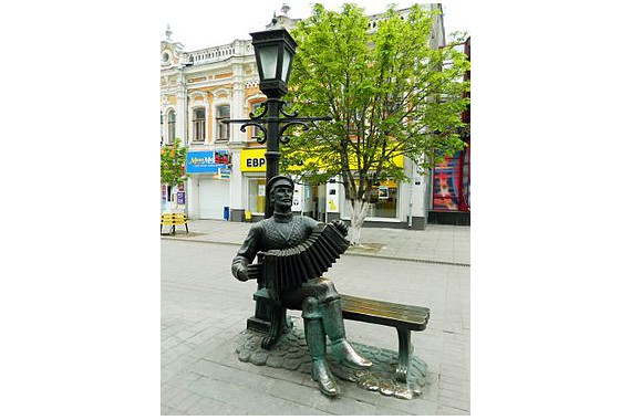 Фотография Памятник саратовской гармошке 1