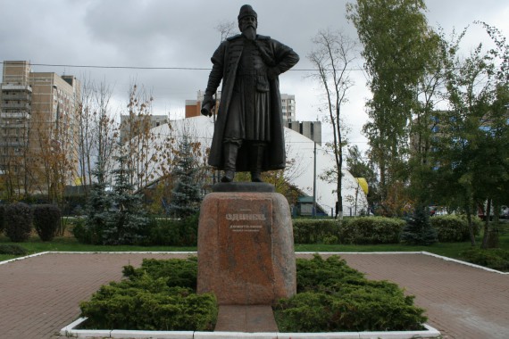 Фотография Памятник боярину Одинцу 2