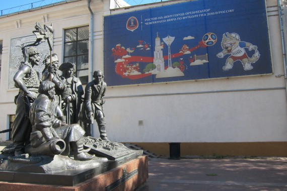 Фотография Памятник основателям крепости св. Д.Ростовского 0